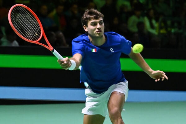 Cobolli scherza sulla rivalità con Khachanov: «Ci siamo già mandati a cagare» dopo il successo su Duckworth
