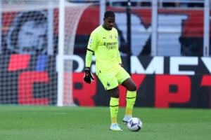 Milan, Maignan e Rabiot rientrano tardi: malumore dei tifosi e dubbi sul futuro dei due francesi