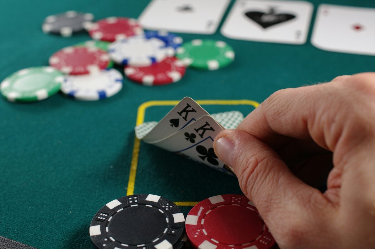 Scopri tutte le varianti del poker: la guida per giocare meglio (e vincere di più)