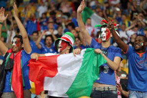 Nuovo CT Italia, la candidatura di Pirlo divide il calcio italiano: tifosi contrari e Serie A spinge per Conte